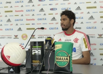 Wallace vê fim de ano do Flamengo melancólico