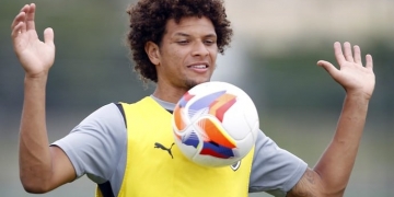 Pai de Willian Arão não comparece a encontro, e Botafogo vai à Justiça