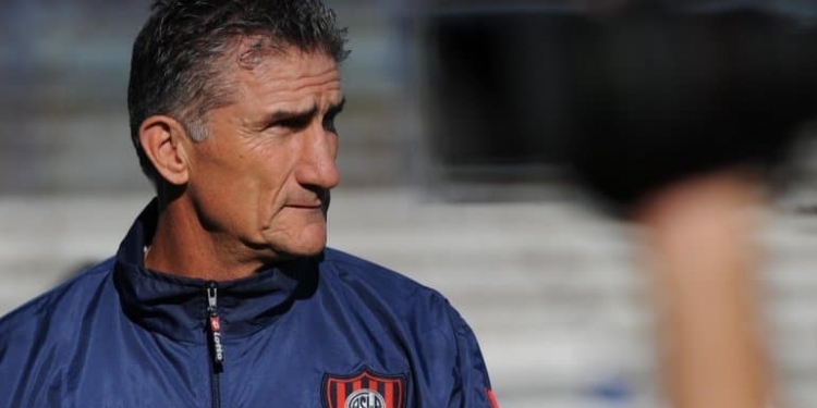 Flamengo conversa com argentino Bauza