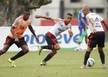 Já sem Oswaldo, Flamengo visita Atlético-PR em duelo com clima de fim de festa