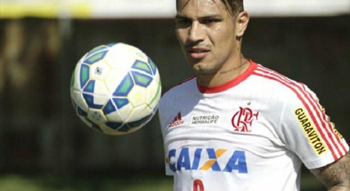 Com edema no tornozelo, Guerrero segue fazendo tratamento em dois períodos