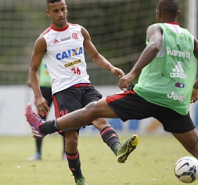 Jorge deixa coletivo com dores lombares
