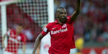 VP de futebol admite conversa com zagueiro Juan