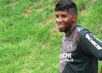 Flamengo negocia com Rodinei para a lateral direita
