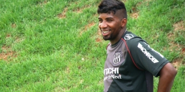 Flamengo negocia com Rodinei para a lateral direita