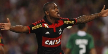 Udinese volta a negociar com Samir