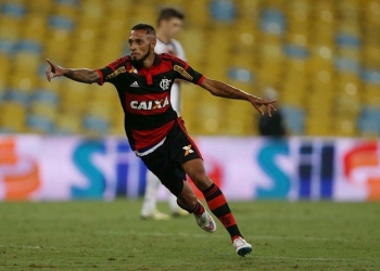 Santos acerta contratação de Paulinho por empréstimo