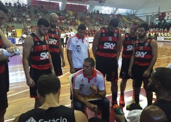 Com 12 bolas de três, Flamengo bate o São José e vence a terceira seguida