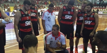 Com 12 bolas de três, Flamengo bate o São José e vence a terceira seguida
