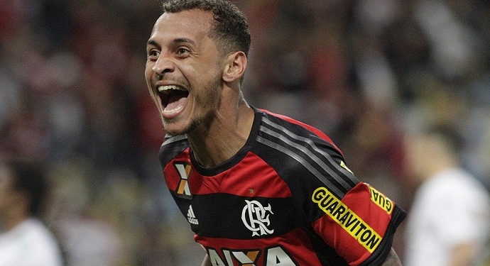 Flamengo anuncia renovação de empréstimo com Alan Patrick por mais um ano