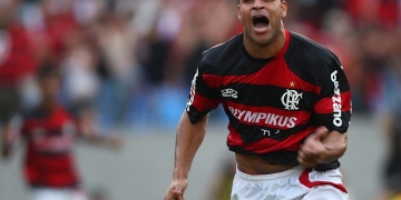 Torcedores do Flamengo criam abaixo-assinado pedindo volta de Adriano "Imperador"