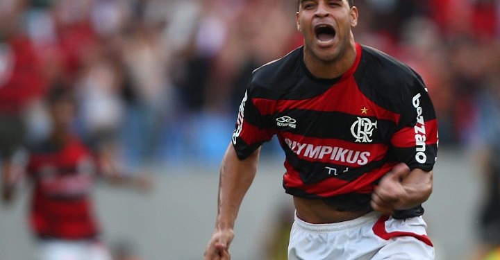 Torcedores do Flamengo criam abaixo-assinado pedindo volta de Adriano "Imperador"