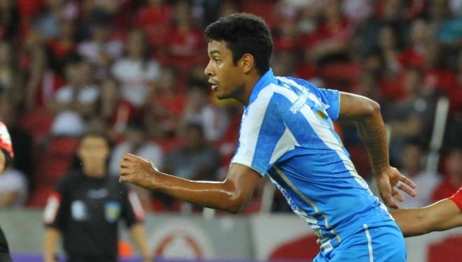 Flamengo contrata zagueiro Antonio Carlos, ex-Avaí