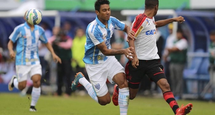 Flamengo encaminha acerto com zagueiro Antônio Carlos