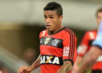 Após fim de empréstimo, lateral Léo diz que volta ao Flamengo em 2016