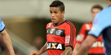 Após fim de empréstimo, lateral Léo diz que volta ao Flamengo em 2016