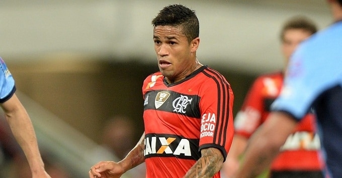Após fim de empréstimo, lateral Léo diz que volta ao Flamengo em 2016