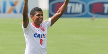 Flamengo segue otimista sobre renovação de Márcio Araújo
