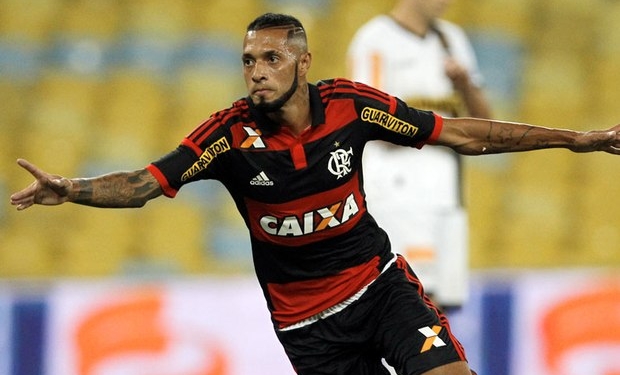 Paulinho admite papo com Corinthians e interesse do Santos