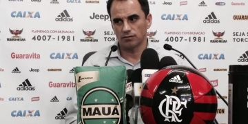 Rodrigo Caetano confirma negociação adiantada para empréstimo de Paulinho ao Santos
