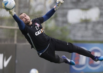 Flamengo quer tirar goleiro Walter do Corinthians