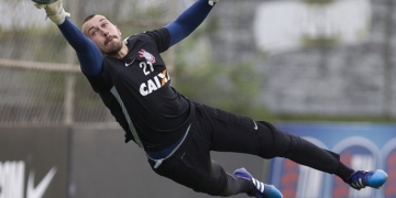 Flamengo quer tirar goleiro Walter do Corinthians