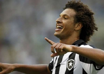 Oficial: Flamengo anuncia a contratação de Willian Arão