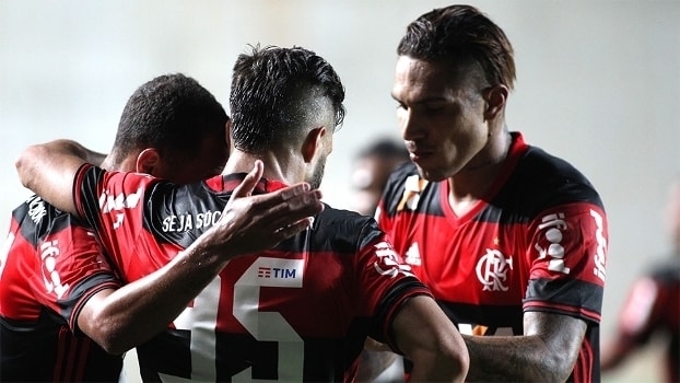 Flamengo ataca 'fatiamento' e mais do que dobra jogadores com 100% dos direitos
