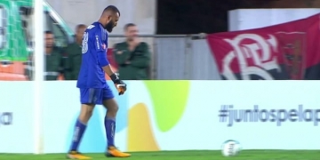 Ineficiência nos pênaltis, falha no gol... Muralha vira alvo após eliminação