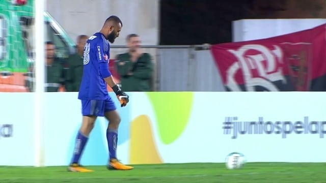 Ineficiência nos pênaltis, falha no gol... Muralha vira alvo após eliminação