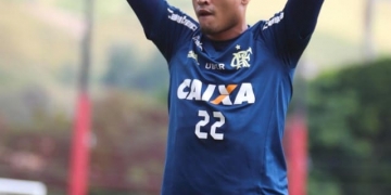 Ainda sem treinar com bola, Everton mobiliza Fla e vai fazer testes até final