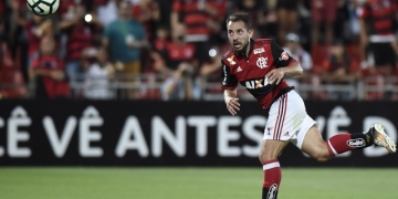 Firme na Sul-Americana, Éverton Ribeiro recupera espaço e deixa banco longe no Fla