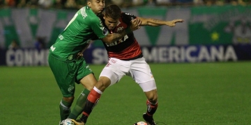 Fla fica encaixotado e empate vira lucro em Chapecó