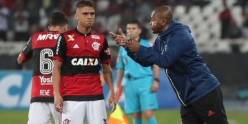 Cuéllar pega voo fretado com Seleção para defender o Fla na Copa do Brasil