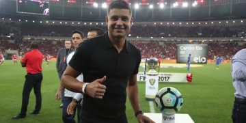 Força mental e sorriso no rosto: Ederson se aproxima do terceiro ciclo da quimio