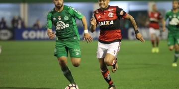 Exame aponta lesão de grau 2 na panturrilha de Everton