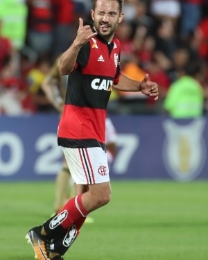 Inteligência e paciência marcam três meses de Everton Ribeiro no Flamengo