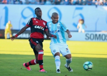 Fla e Avaí simbolizam relação posse x contra-ataque na Série A