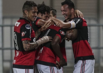 Flamengo goleia Chapecoense e se classifica para as quartas da Sul-Americana