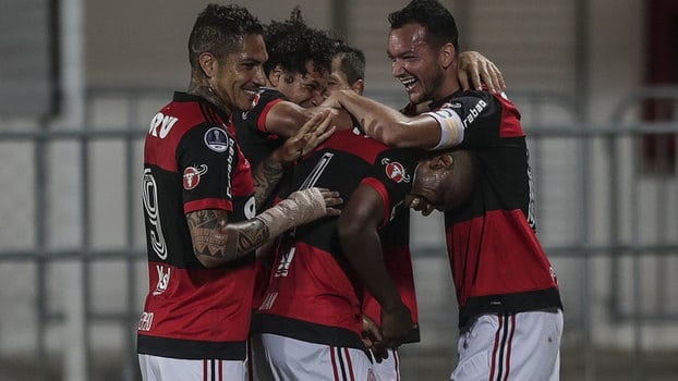 Flamengo goleia Chapecoense e se classifica para as quartas da Sul-Americana