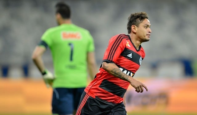 Autor do "gol do título" em 2013, Carlos Eduardo recorda dias no Fla