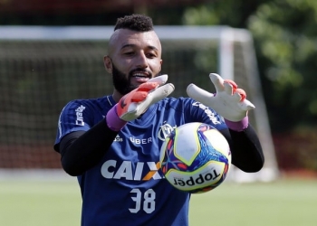 Jogadores do Flamengo se unem por força ao goleiro Muralha