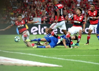 Paquetá brilha, Thiago falha e Fla empata com o Cruzeiro no primeiro jogo da final