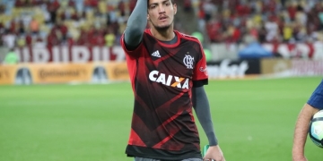 Thiago sofre fratura na mão esquerda e não deve jogar final da Copa do Brasil