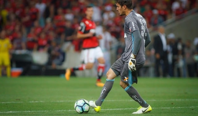 Thiago admite falha em gol do Cruzeiro: "Soltei, errei, mas é cabeça erguida"