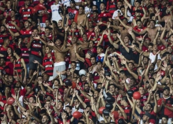 O Flamengo acaba de assinar um contrato de opção de compra de um terreno com cerca de 160 mil metros quadrados para a construção do seu estádio. O terreno está localizado no início da Avenida Brasil, entre Benfica e Manguinhos. Pelos planos do Flamengo, o estádio terá capacidade para 50 mil pessoas. Se as coisas evoluírem como a diretoria do clube espera, significa abandonar de fato o Maracanã.