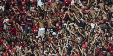 O Flamengo acaba de assinar um contrato de opção de compra de um terreno com cerca de 160 mil metros quadrados para a construção do seu estádio. O terreno está localizado no início da Avenida Brasil, entre Benfica e Manguinhos. Pelos planos do Flamengo, o estádio terá capacidade para 50 mil pessoas. Se as coisas evoluírem como a diretoria do clube espera, significa abandonar de fato o Maracanã.