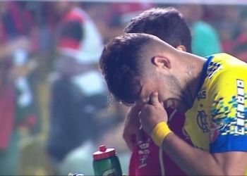 Com estiramento, Vizeu está fora do primeiro jogo da final; Arão torce tornozelo
