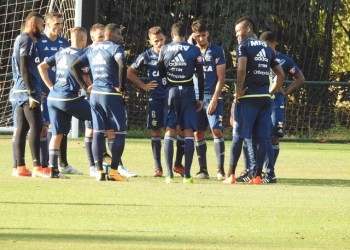 Com Muralha e Mancuello, Rueda treina time reserva para enfrentar Avaí