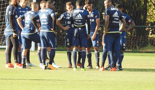 Com Muralha e Mancuello, Rueda treina time reserva para enfrentar Avaí